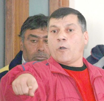 Raim, luat pe sus de poliţişti şi dus la Parchet